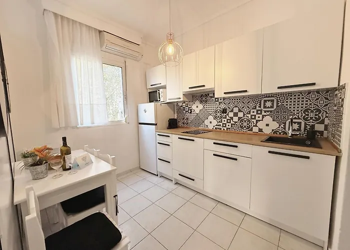 Cozy In Skala Fourkas, 2 Bedroom 100m/beach アパート